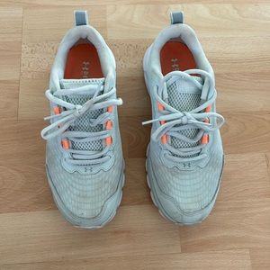 Under Armor women’s sneaker